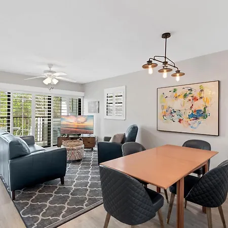 Corner Unit With Lake And Fountain Views
